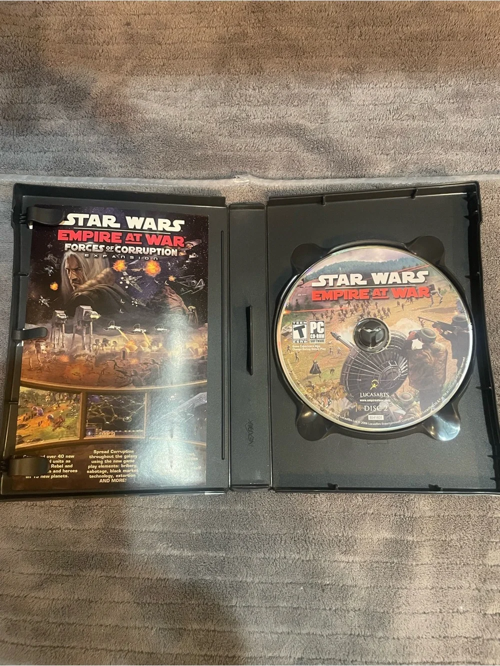 Star Wars: Empire at War (PC, CD-ROM 2006) with manual book Lot Of 2